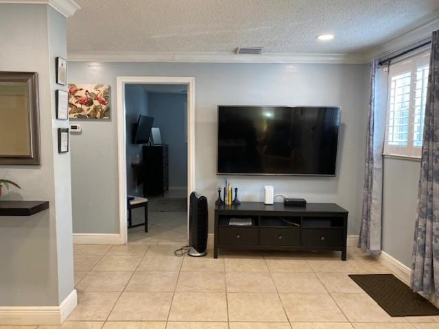 Modern 2/1 Apt Near Midtown And Beaches Miami Eksteriør billede