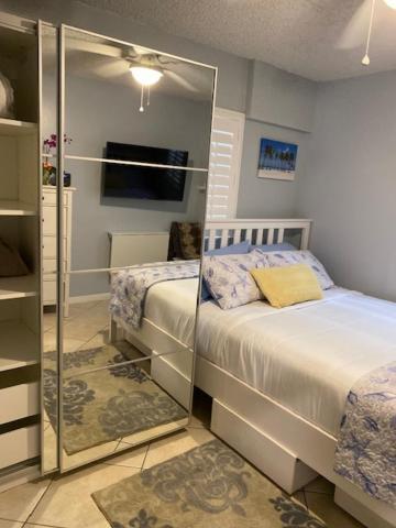 Modern 2/1 Apt Near Midtown And Beaches Miami Eksteriør billede